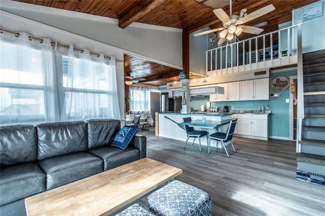 938 E Lakeside Dr, Corpus Christi, TX 78418