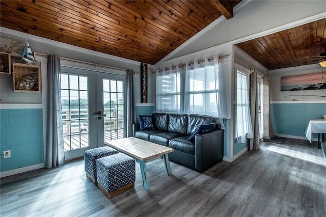 938 E Lakeside Dr, Corpus Christi, TX 78418