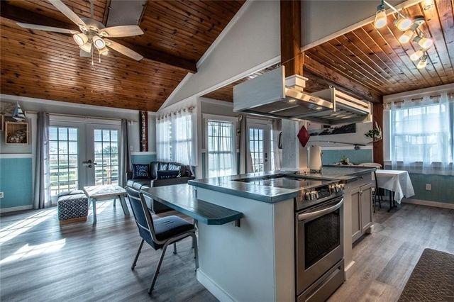 938 E Lakeside Dr, Corpus Christi, TX 78418