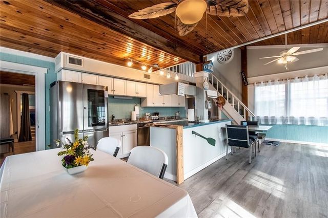 938 E Lakeside Dr, Corpus Christi, TX 78418