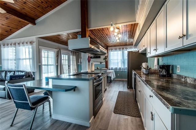 938 E Lakeside Dr, Corpus Christi, TX 78418