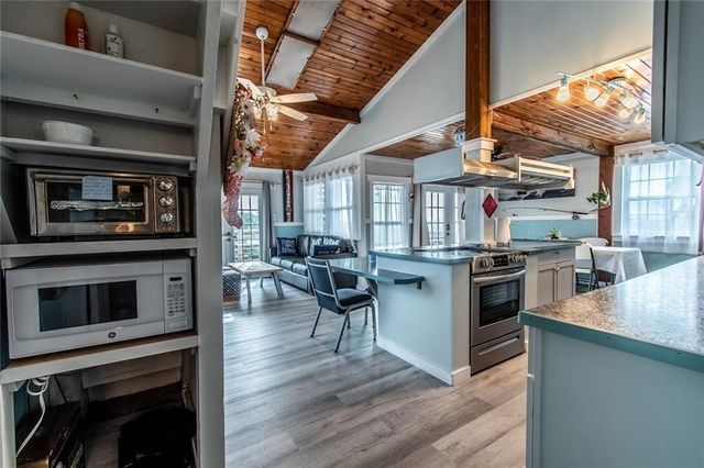 938 E Lakeside Dr, Corpus Christi, TX 78418