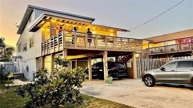 938 E Lakeside Dr, Corpus Christi, TX 78418