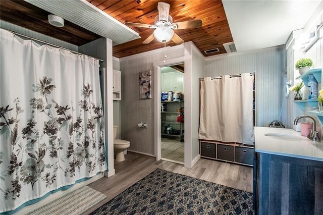 938 E Lakeside Dr, Corpus Christi, TX 78418