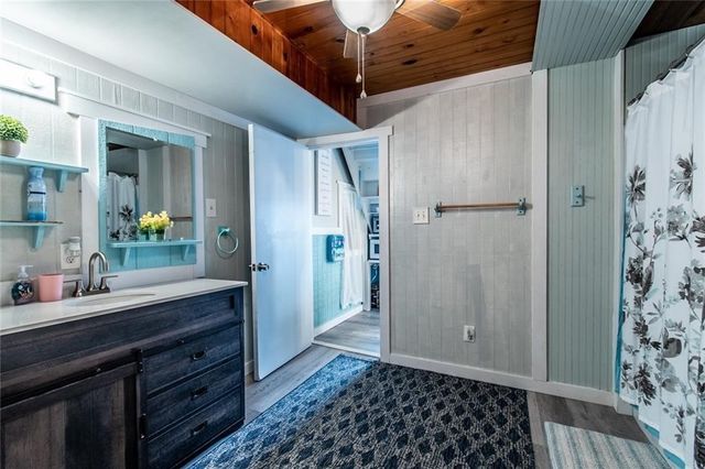 938 E Lakeside Dr, Corpus Christi, TX 78418