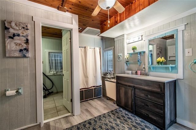 938 E Lakeside Dr, Corpus Christi, TX 78418