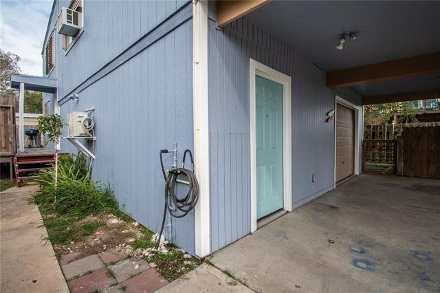 938 E Lakeside Dr, Corpus Christi, TX 78418