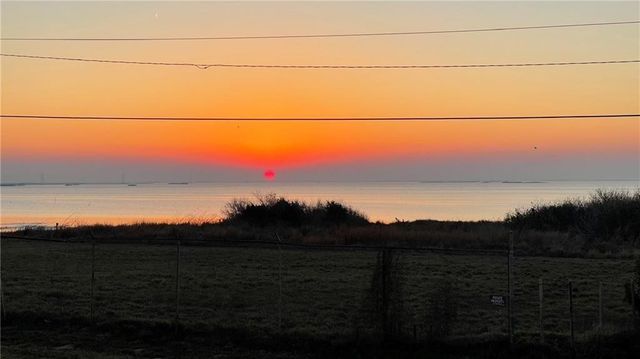 938 E Lakeside Dr, Corpus Christi, TX 78418