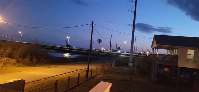 938 E Lakeside Dr, Corpus Christi, TX 78418