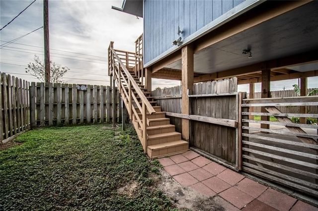 938 E Lakeside Dr, Corpus Christi, TX 78418