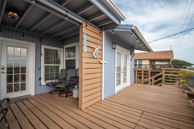 938 E Lakeside Dr, Corpus Christi, TX 78418