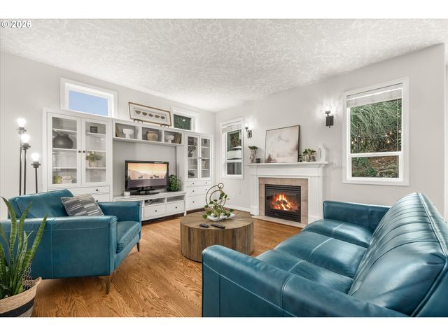 16093 Se GOOSEHOLLOW Dr, Damascus, OR 97089