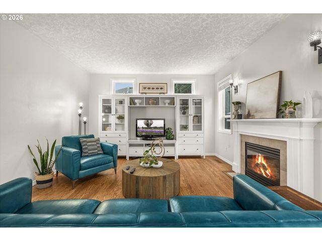 16093 Se GOOSEHOLLOW Dr, Damascus, OR 97089