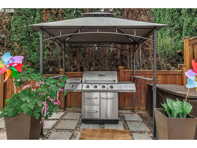 16093 Se GOOSEHOLLOW Dr, Damascus, OR 97089