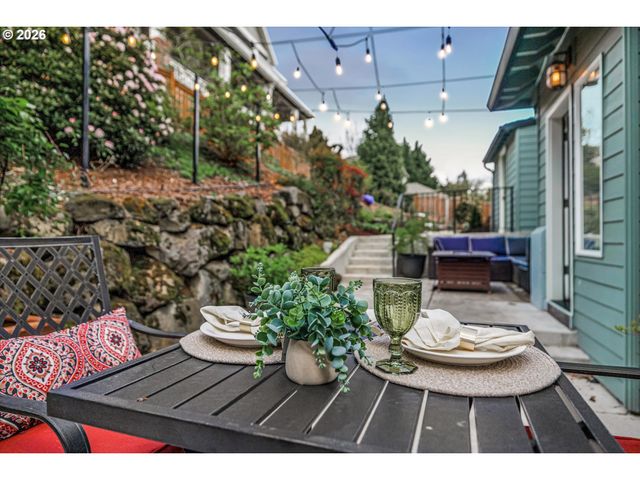 16093 Se GOOSEHOLLOW Dr, Damascus, OR 97089