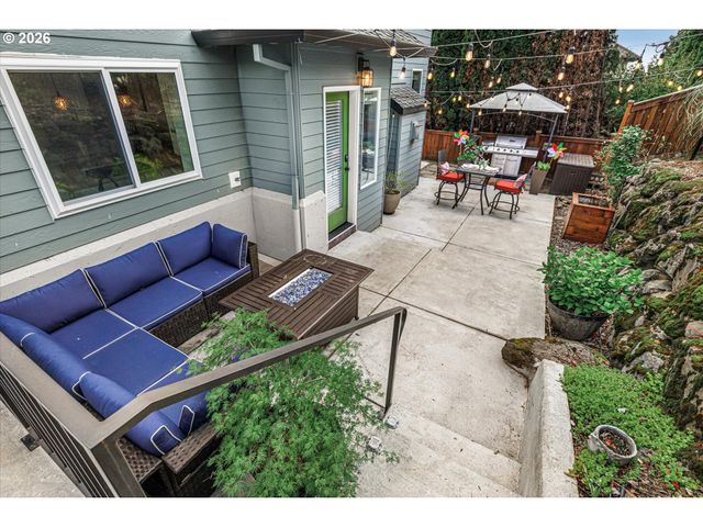 16093 Se GOOSEHOLLOW Dr, Damascus, OR 97089