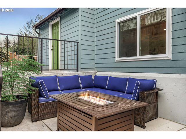 16093 Se GOOSEHOLLOW Dr, Damascus, OR 97089