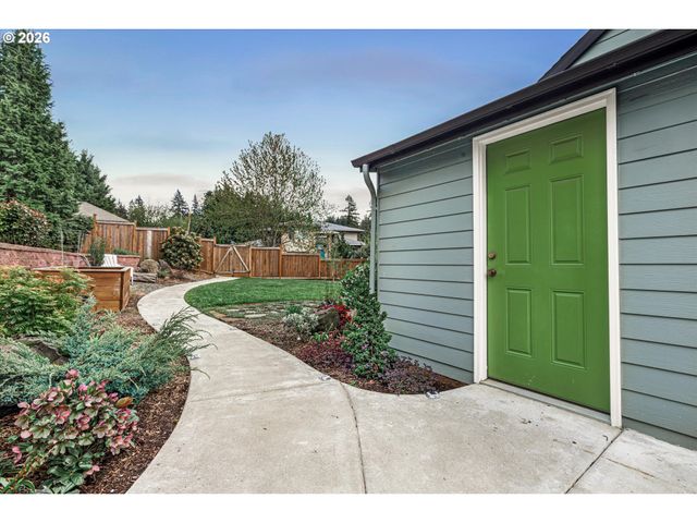 16093 Se GOOSEHOLLOW Dr, Damascus, OR 97089