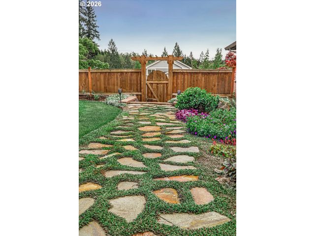 16093 Se GOOSEHOLLOW Dr, Damascus, OR 97089