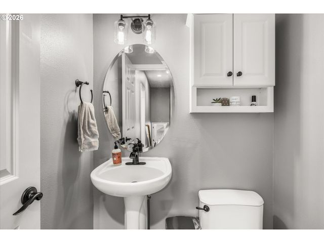 16093 Se GOOSEHOLLOW Dr, Damascus, OR 97089