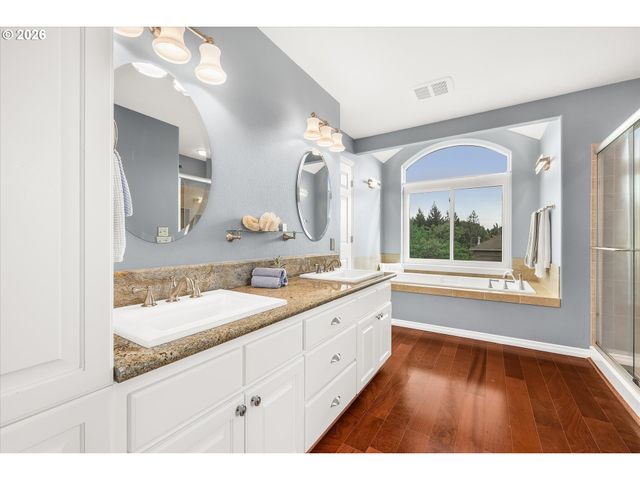 16093 Se GOOSEHOLLOW Dr, Damascus, OR 97089