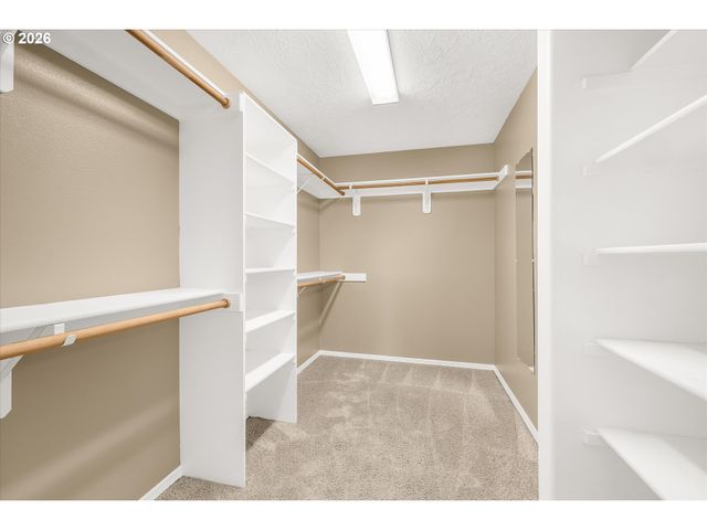 16093 Se GOOSEHOLLOW Dr, Damascus, OR 97089