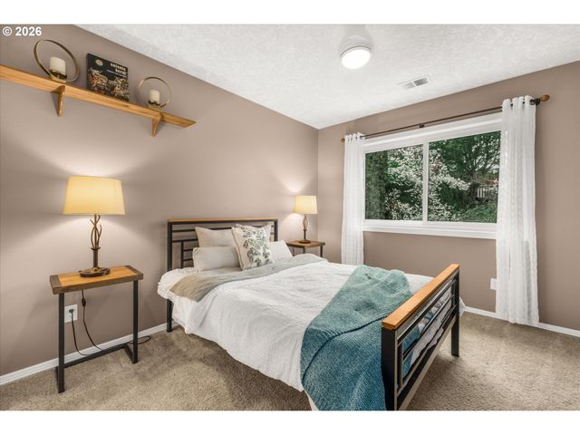 16093 Se GOOSEHOLLOW Dr, Damascus, OR 97089