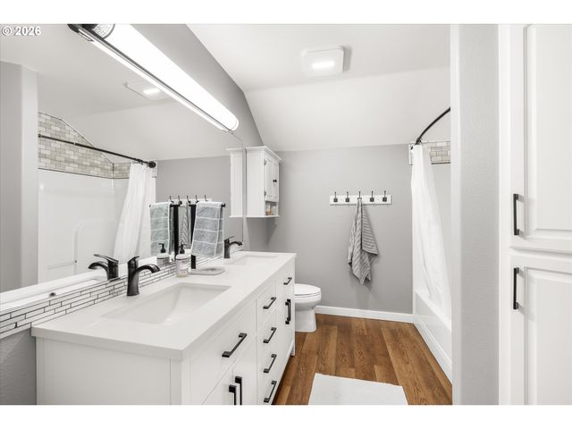 16093 Se GOOSEHOLLOW Dr, Damascus, OR 97089