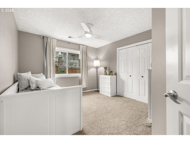 16093 Se GOOSEHOLLOW Dr, Damascus, OR 97089