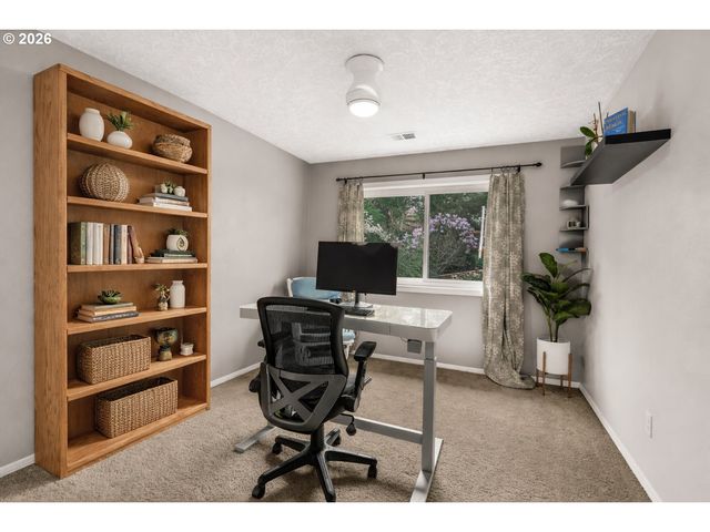 16093 Se GOOSEHOLLOW Dr, Damascus, OR 97089