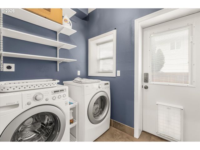 16093 Se GOOSEHOLLOW Dr, Damascus, OR 97089