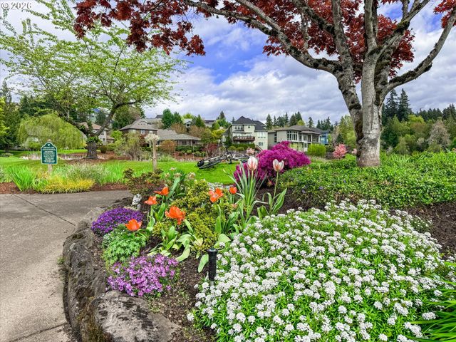 16093 Se GOOSEHOLLOW Dr, Damascus, OR 97089