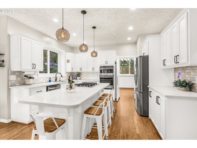 16093 Se GOOSEHOLLOW Dr, Damascus, OR 97089