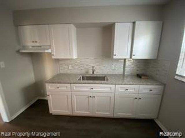 13614 Ashton Road, Detroit, MI 48223