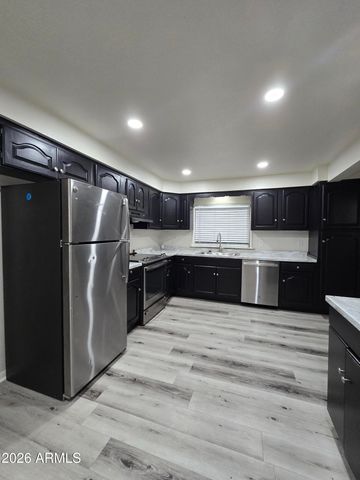 6725 N 55TH Drive, Glendale, AZ 85301