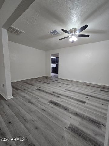 6725 N 55TH Drive, Glendale, AZ 85301