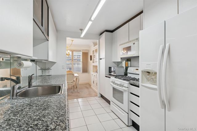 17-85 215th Street 15M, Bayside, NY 11360