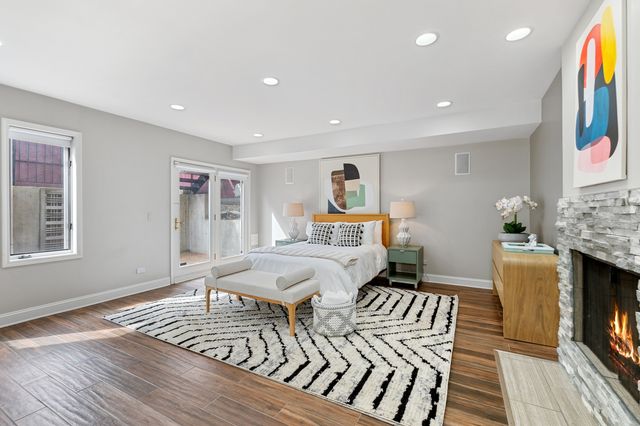 1527 W Pearson Street, Chicago, IL 60642