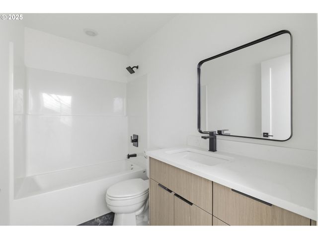 233 E Ave E, Lake Oswego, OR 97034