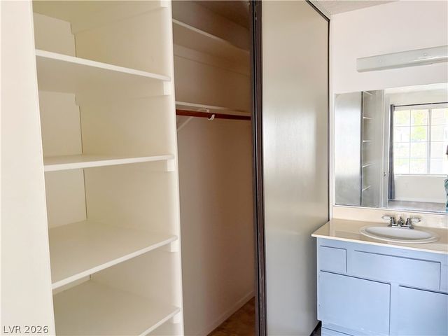 4813 Nara Vista Way 101, Las Vegas, NV 89103