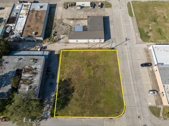 705 9th Street N, Texas City, TX 77590