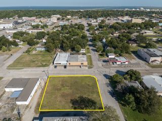 705 9th Street N, Texas City, TX 77590