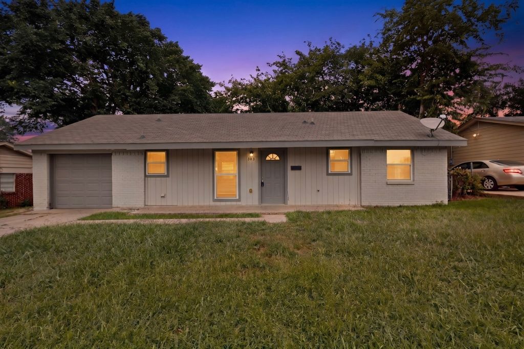 303 Westwood Drive, Euless, TX 76039