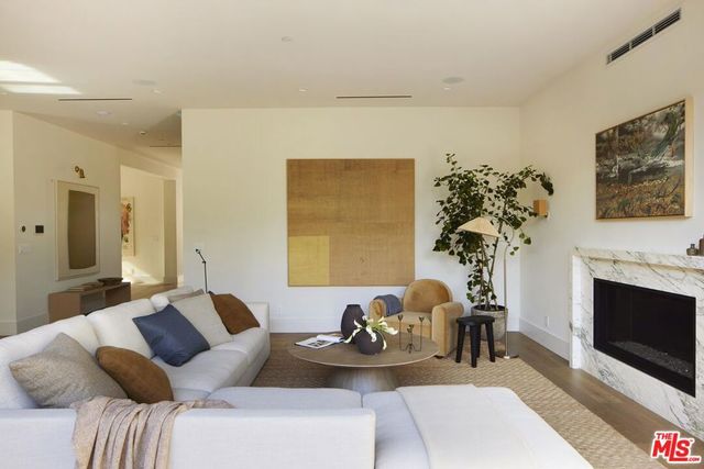 12128 Hesby Street, Valley Village, CA 91607