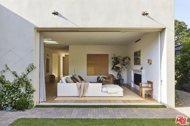12128 Hesby Street, Valley Village, CA 91607