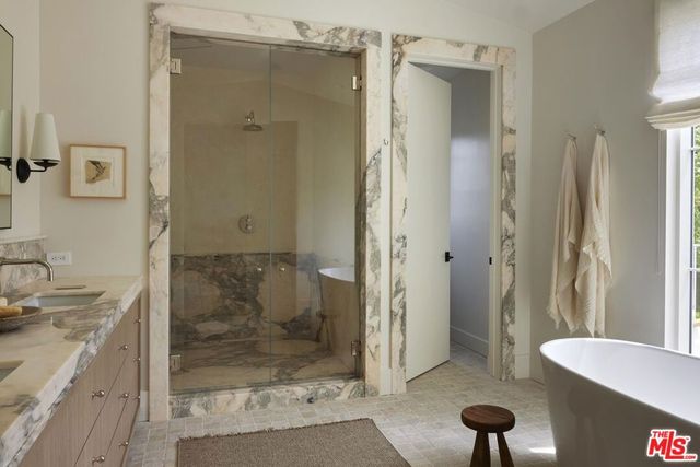 12128 Hesby Street, Valley Village, CA 91607