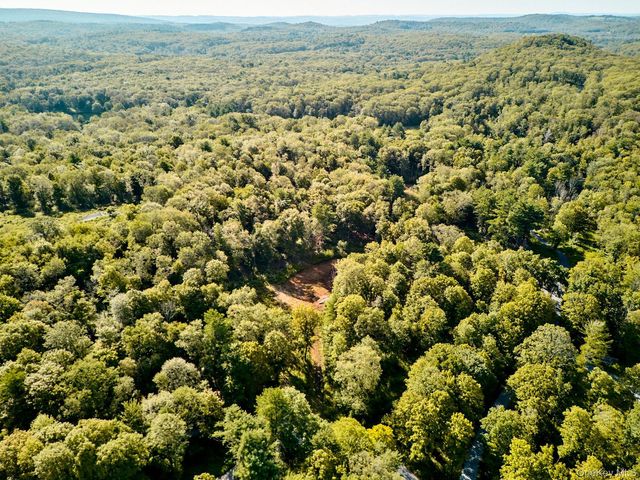 60 Stone Wall Path, Red Hook, NY 12571
