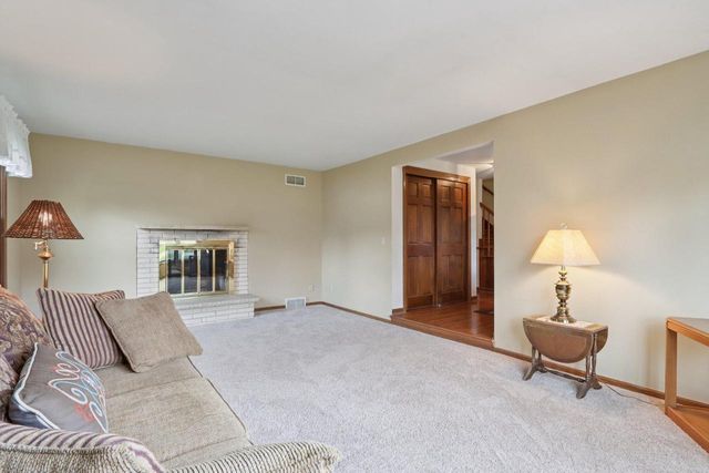 N61W29595 Woodfield ROAD, Hartland, WI 53029