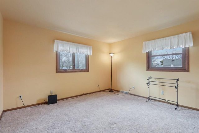 N61W29595 Woodfield ROAD, Hartland, WI 53029