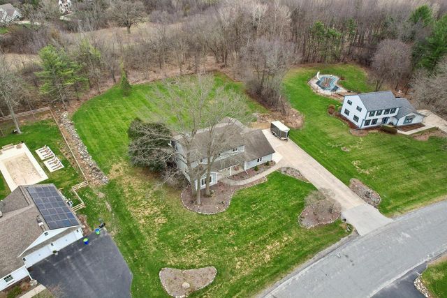 N61W29595 Woodfield ROAD, Hartland, WI 53029
